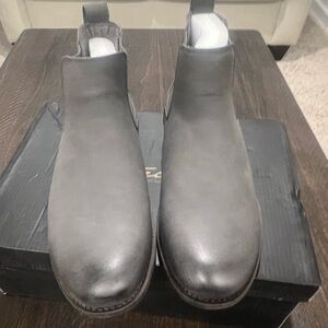 NWOT- Toecap charcoal Chelsea boot